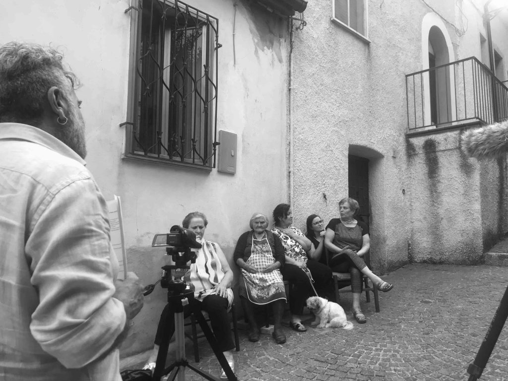 Team RADICÆ durante attività di ricerca sul campo con la comunità locale