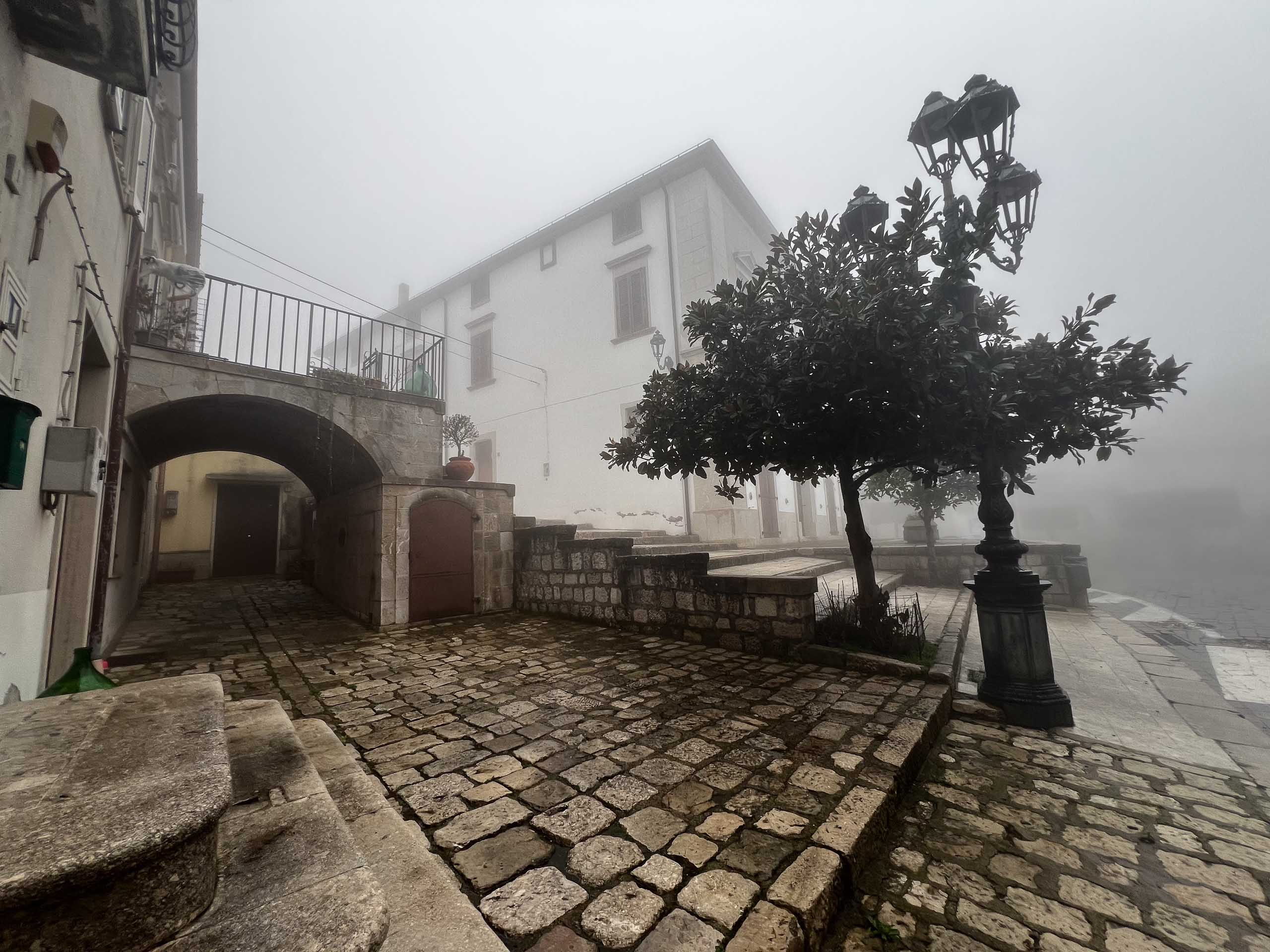 Pescopagano, Via Castello
